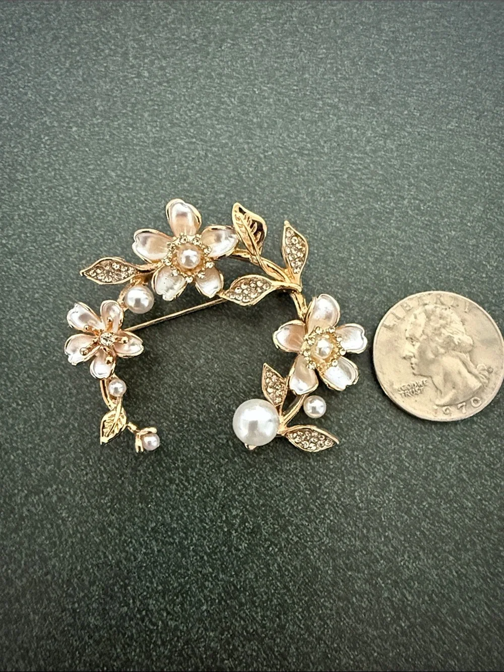 NWOT Gold Tone White Floral Bouquet Brooch with Crystal Accents